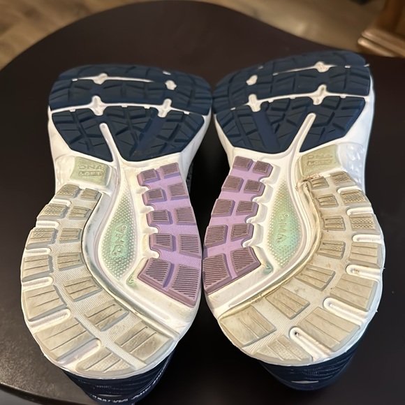 Brooks Women Ghost 11 Athletic Running Shoes size 10. Used. No original box. - Picture 11 of 15